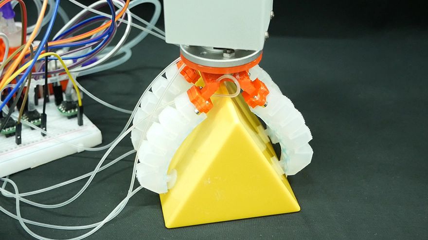 Handy octopus robot can adapt to its surroundings