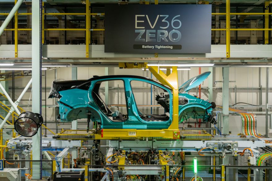 New Nissan Leaf rolls off production line in Sunderland